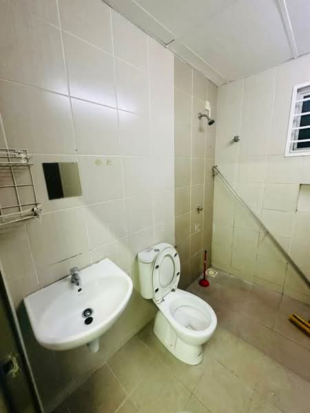 Pangsapuri untuk Disewa di Akasia Apartment - STEVE KI - Bathroom - PropertyGuru.com.my