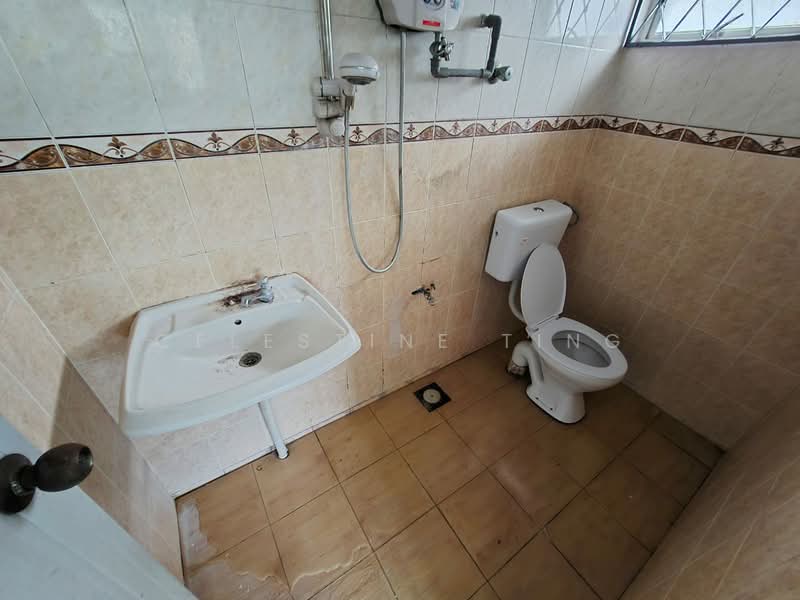 2-storey Terraced House for Sale in Taman Kajang Raya (Kajang) - Celestine Ting - Bathroom - PropertyGuru.com.my