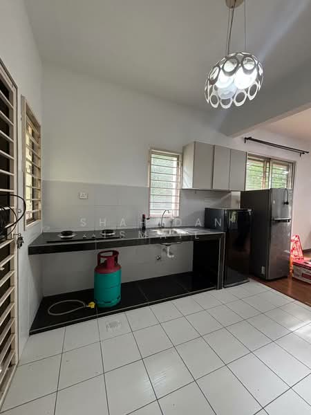 2-storey Terraced House for Sale in Bandar Kinrara Seksyen 7 (Bandar Kinrara) - Shahidan Ismail - Kitchen - PropertyGuru.com.my