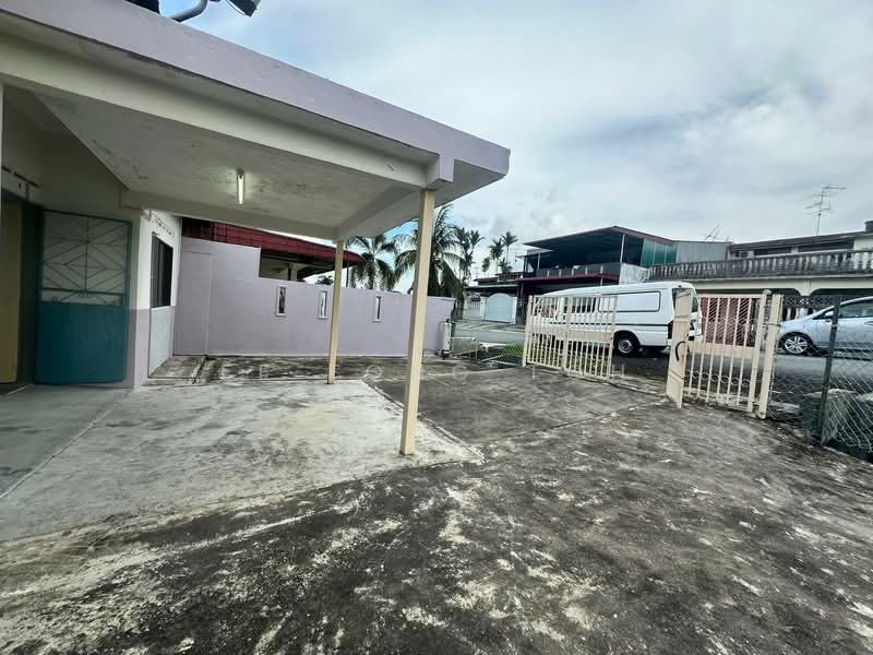Rumah Teres 1 Tingkat untuk Dijual di Taman Johor Jaya (Johor Bahru) - Ee Fong Toh - Exterior - PropertyGuru.com.my