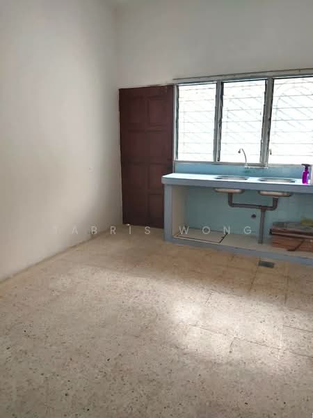 1-storey Terraced House for Sale in Taman Klang Jaya (Klang) - Tabris Wong - Kitchen - PropertyGuru.com.my