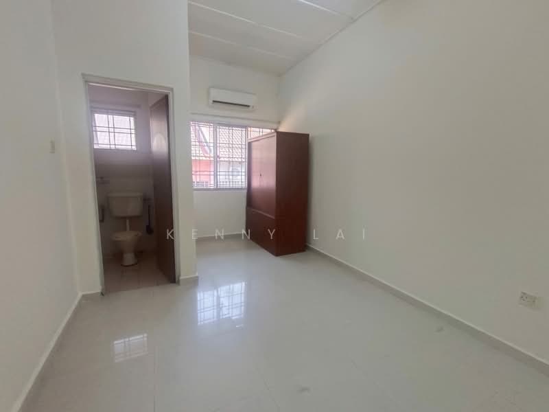 2-storey Terraced House for Sale in Bandar Sungai Long (Selangor) - Kenny Lai - Bathroom - PropertyGuru.com.my