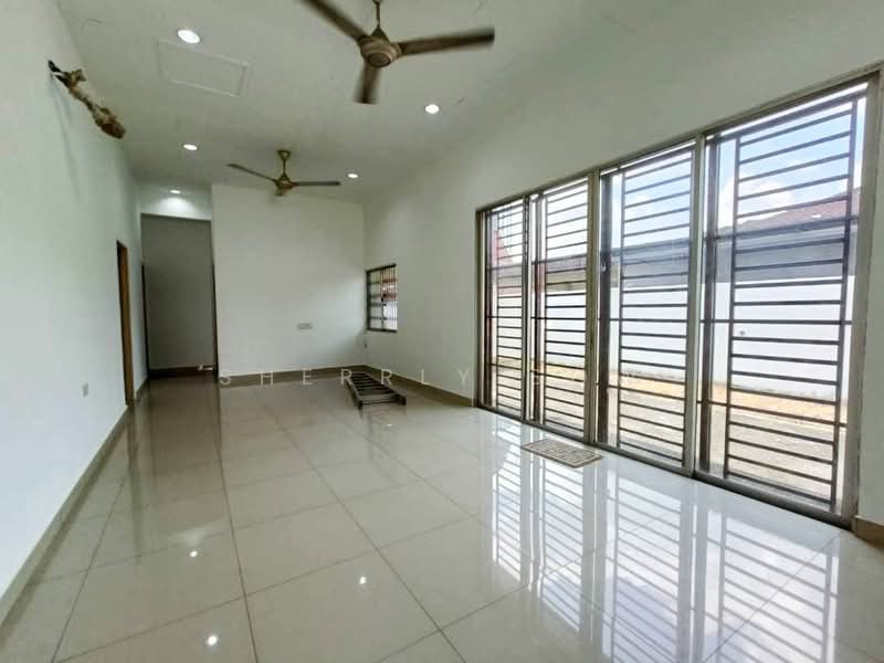 Rumah Banglo untuk Dijual di Taman Majidee (Johor Bahru) - Sherrly Sow - Living Room - PropertyGuru.com.my