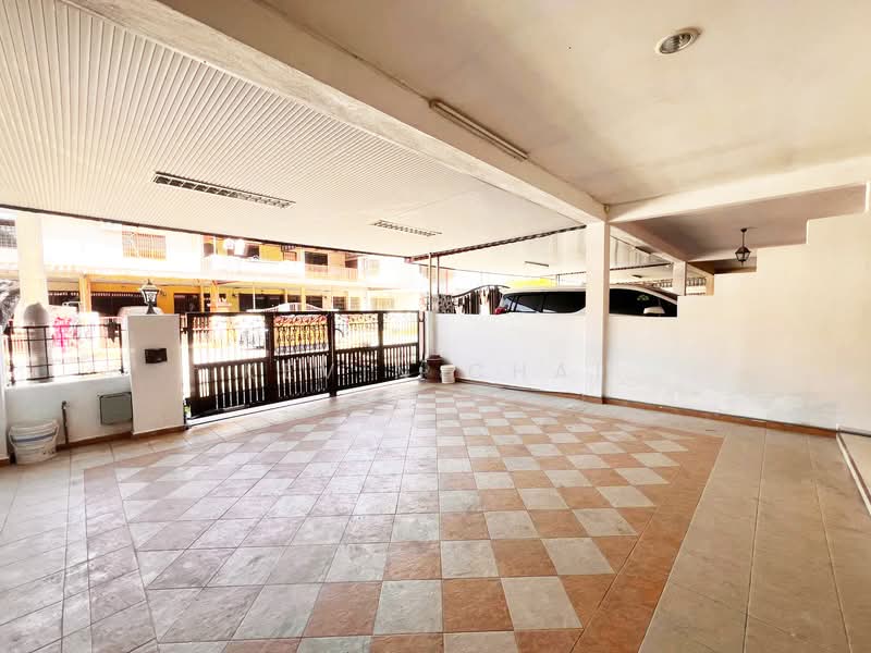 Rumah Teres 2 Tingkat untuk Dijual di Bidor (Perak) - Kevin Chai - Car Porch - PropertyGuru.com.my