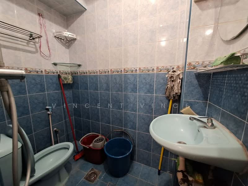 2-storey Terraced House for Rent in Taman Putra (Ampang) - Vincent Vince - Bathroom - PropertyGuru.com.my