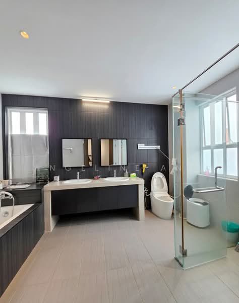 Rumah Banglo untuk Disewa di Subang Heights (Subang Jaya) - ANGELINE ANG - Bathroom - PropertyGuru.com.my