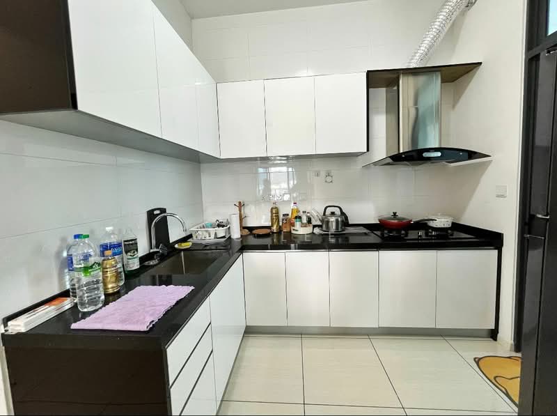 Condominium for Rent at Queens Residences Q1 @ Queens Waterfront - CC Lee - Kitchen - PropertyGuru.com.my