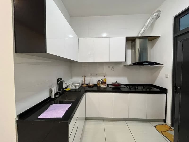 Condominium for Rent at Queens Residences Q1 @ Queens Waterfront - CC Lee - Kitchen - PropertyGuru.com.my