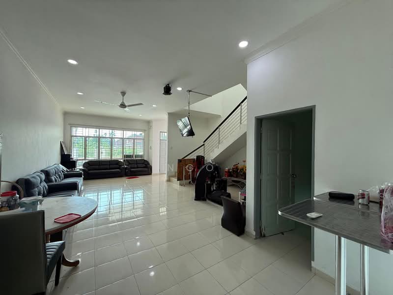 Rumah Teres 2 Tingkat untuk Dijual di Taman Damai (Batu Pahat) - NGO - Living Room - PropertyGuru.com.my