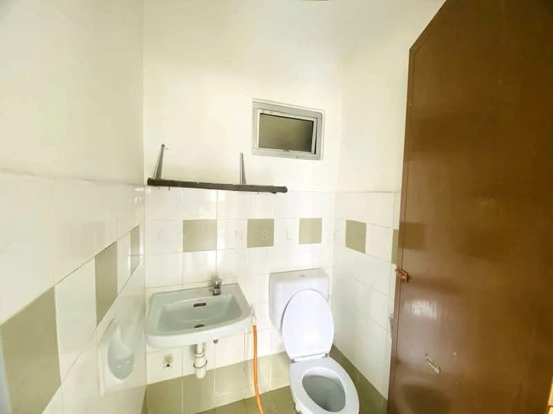 Service Residence for Rent at Serdang Skyvillas (Serdang Perdana) - Evanslee . - Bathroom - PropertyGuru.com.my