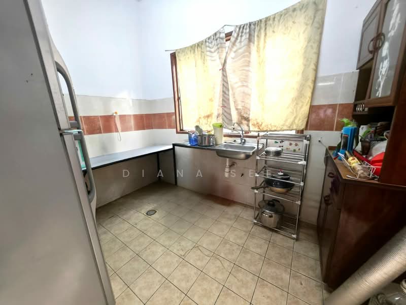 Rumah Teres 1.5 Tingkat untuk Disewa di Bandar Bukit Raja (Klang) - Diana See - Kitchen - PropertyGuru.com.my