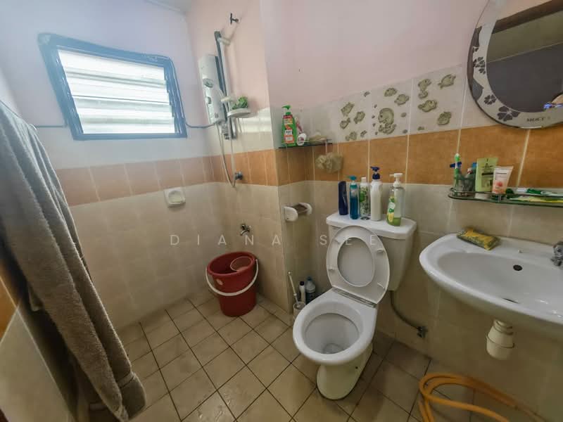 Rumah Teres 1.5 Tingkat untuk Disewa di Bandar Bukit Raja (Klang) - Diana See - Bathroom - PropertyGuru.com.my