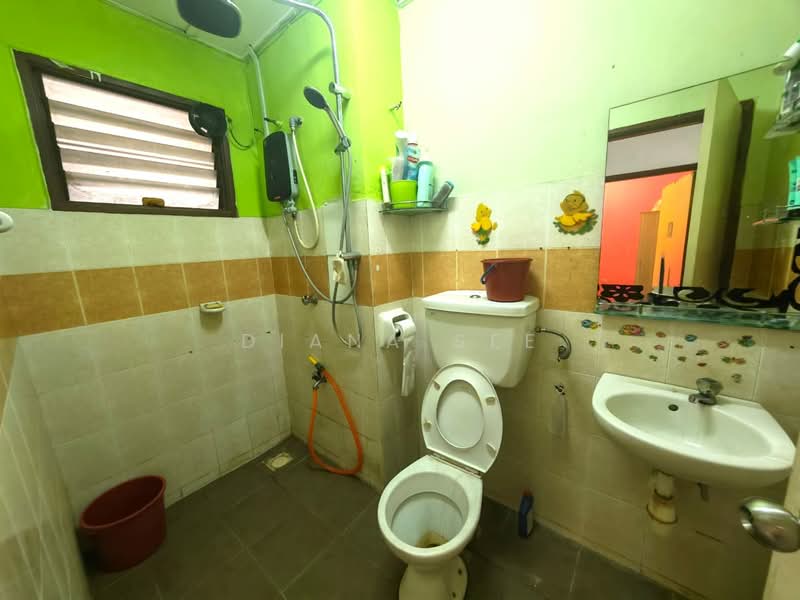 Rumah Teres 1.5 Tingkat untuk Disewa di Bandar Bukit Raja (Klang) - Diana See - Bathroom - PropertyGuru.com.my