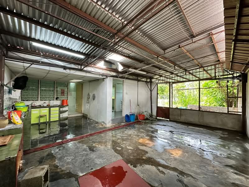 Semi-Detached House for Sale in Island Glades (Jelutong) - SERENEN TEH - Kitchen - PropertyGuru.com.my