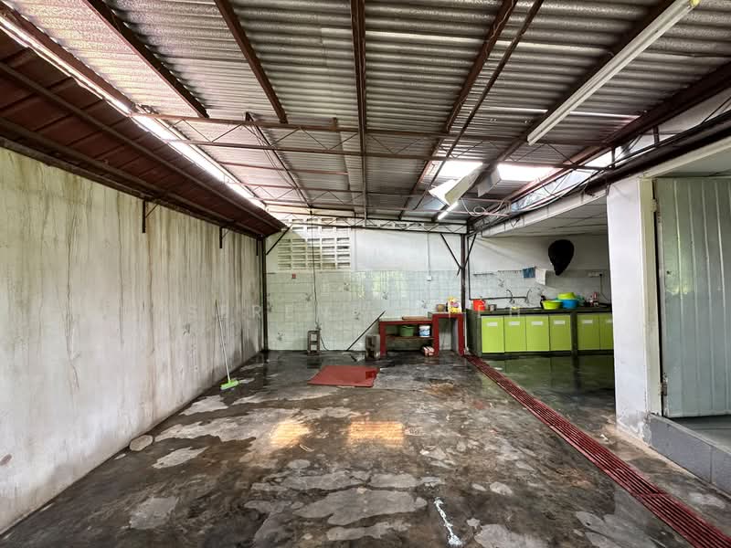 Semi-Detached House for Sale in Island Glades (Jelutong) - SERENEN TEH - Kitchen - PropertyGuru.com.my