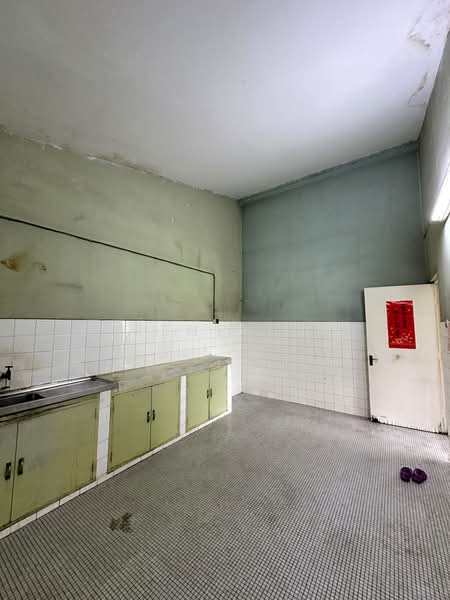 Semi-Detached House for Sale in Island Glades (Jelutong) - SERENEN TEH - Kitchen - PropertyGuru.com.my