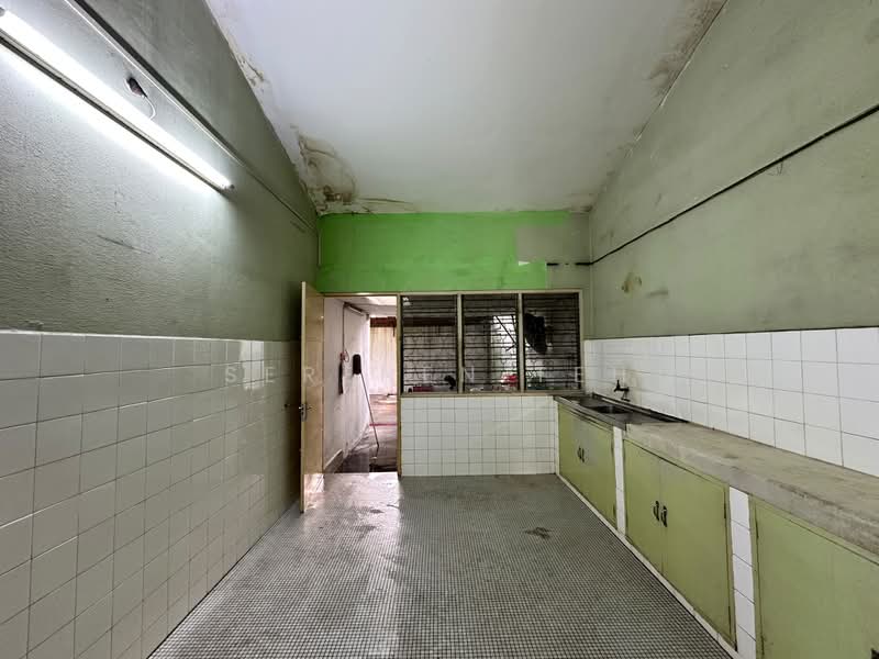 Semi-Detached House for Sale in Island Glades (Jelutong) - SERENEN TEH - Kitchen - PropertyGuru.com.my