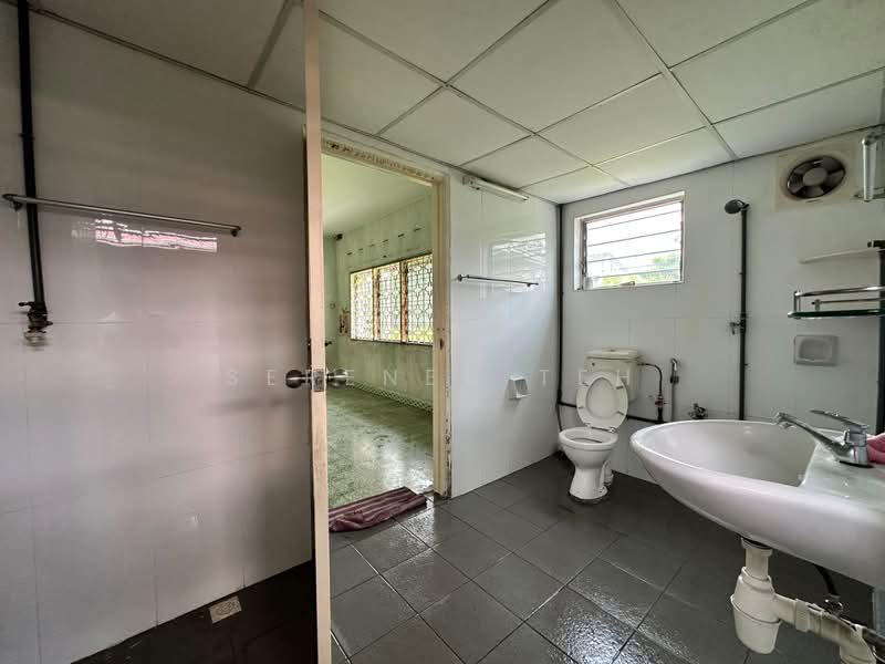 Semi-Detached House for Sale in Island Glades (Jelutong) - SERENEN TEH - Bathroom - PropertyGuru.com.my