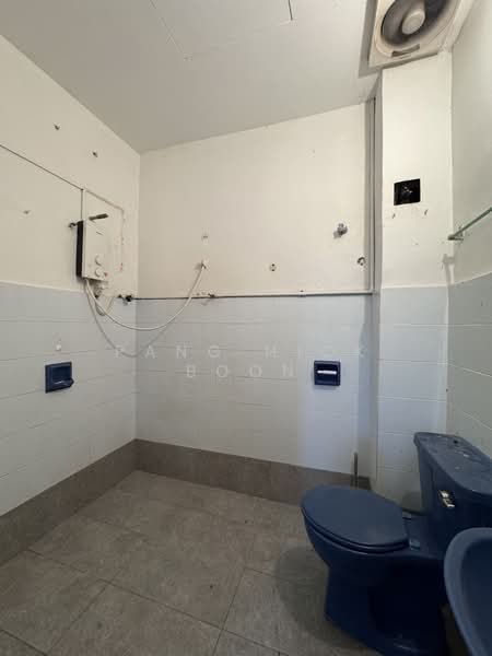 2.5-storey Terraced House for Sale in Taman Desa (Kuala Lumpur) - Pang Hiok Boon - Bathroom - PropertyGuru.com.my