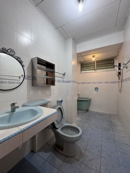 2.5-storey Terraced House for Sale in Taman Desa (Kuala Lumpur) - Pang Hiok Boon - Bathroom - PropertyGuru.com.my