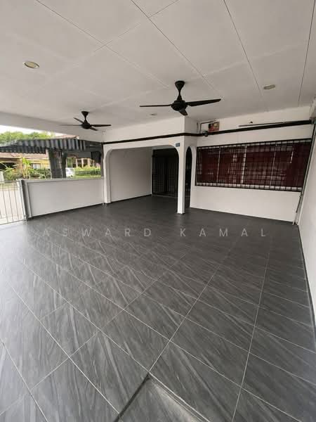 Rumah Teres 1 Tingkat untuk Dijual di Taman Tuanku Jaafar (Sungai Gadut) - Asward Kamal - Entrance - PropertyGuru.com.my