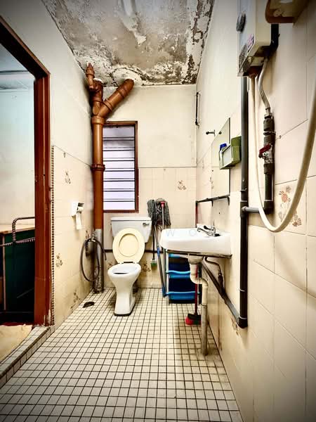 Pangsapuri untuk Dijual di Taman Kampar - KK Kwok - Bathroom - PropertyGuru.com.my
