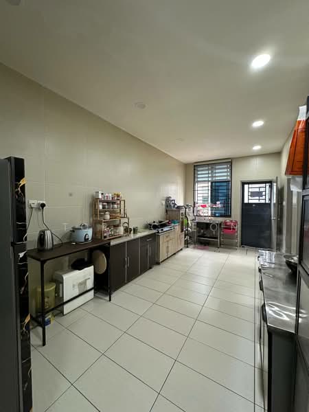 2-storey Terraced House for Sale in Ulu Tiram (Johor) - Tori Cheon - Kitchen - PropertyGuru.com.my