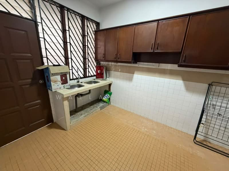 Rumah Teres 2 Tingkat untuk Disewa di Taman Daya (Johor Bahru) - Wallace Ang - Kitchen - PropertyGuru.com.my
