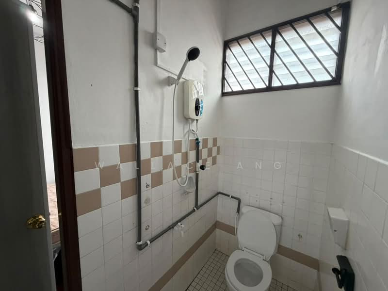 Rumah Teres 2 Tingkat untuk Disewa di Taman Daya (Johor Bahru) - Wallace Ang - Bathroom - PropertyGuru.com.my