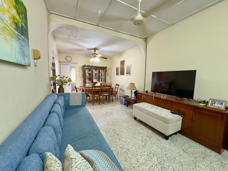 Rumah Teres 1 Tingkat untuk Dijual di Seksyen 17 (Petaling Jaya) - Azli Ibrahim - Living Room - PropertyGuru.com.my