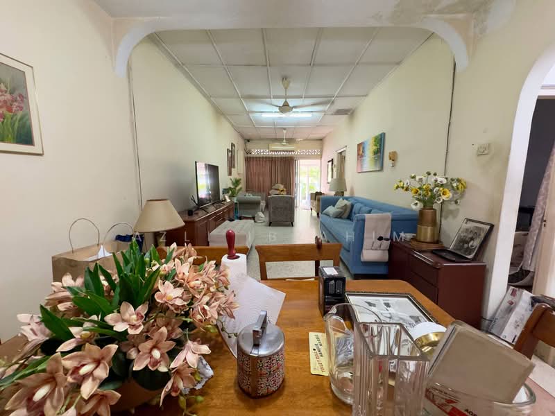 Rumah Teres 1 Tingkat untuk Dijual di Seksyen 17 (Petaling Jaya) - Azli Ibrahim - Living Room - PropertyGuru.com.my