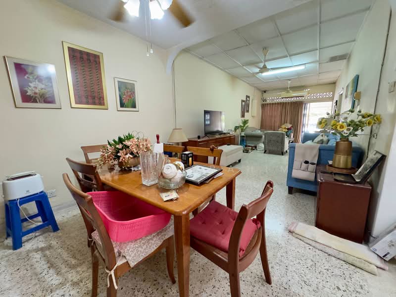 Rumah Teres 1 Tingkat untuk Dijual di Seksyen 17 (Petaling Jaya) - Azli Ibrahim - Living Room - PropertyGuru.com.my