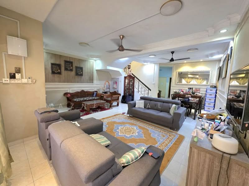 Rumah Teres 2 Tingkat untuk Dijual di Taman Pelangi Semenyih (Semenyih) - Maznee Realtor - Living Room - PropertyGuru.com.my