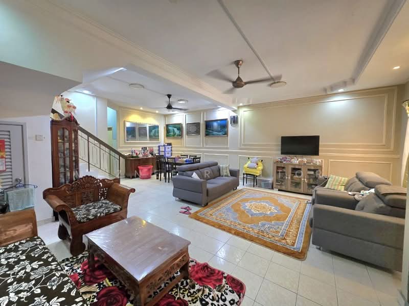 Rumah Teres 2 Tingkat untuk Dijual di Taman Pelangi Semenyih (Semenyih) - Maznee Realtor - Living Room - PropertyGuru.com.my