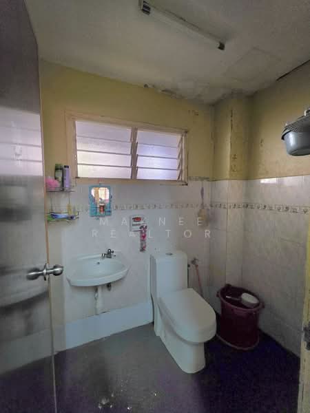 Rumah Teres 2 Tingkat untuk Dijual di Taman Pelangi Semenyih (Semenyih) - Maznee Realtor - Bathroom - PropertyGuru.com.my
