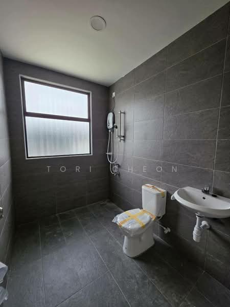 2-storey Terraced House for Rent in Taman Bestari Indah (Ulu Tiram) - Tori Cheon - Bathroom - PropertyGuru.com.my