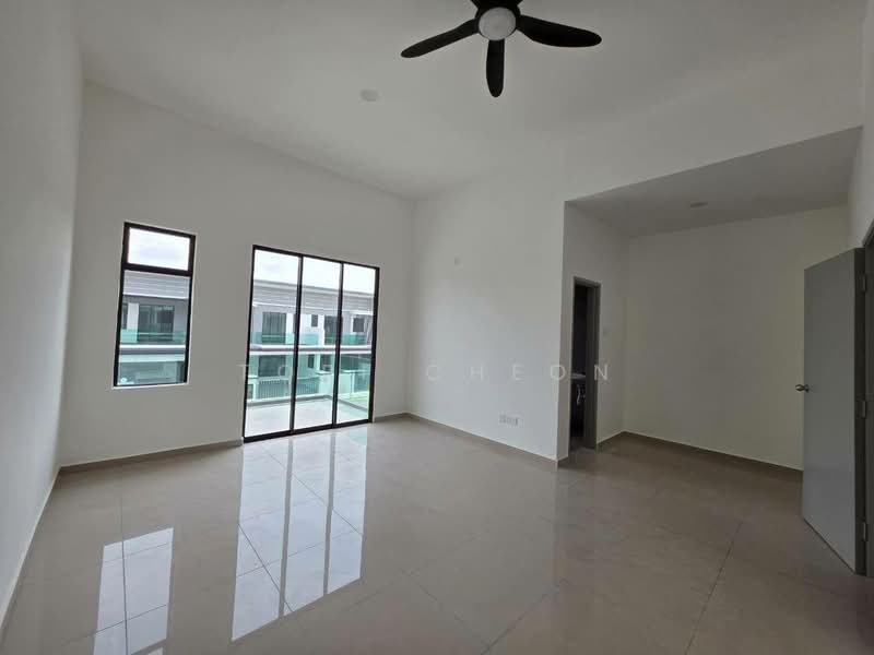 2-storey Terraced House for Rent in Taman Bestari Indah (Ulu Tiram) - Tori Cheon - Living Room - PropertyGuru.com.my
