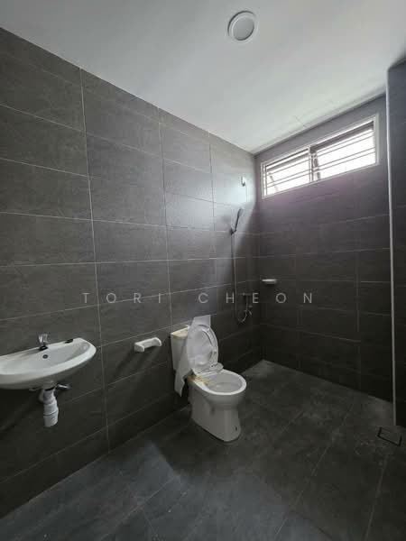 2-storey Terraced House for Rent in Taman Bestari Indah (Ulu Tiram) - Tori Cheon - Bathroom - PropertyGuru.com.my