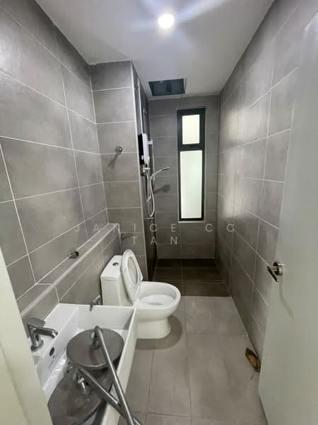 Servis Apartment untuk Disewa di Twin Residences - Janice CC Tan - Bathroom - PropertyGuru.com.my