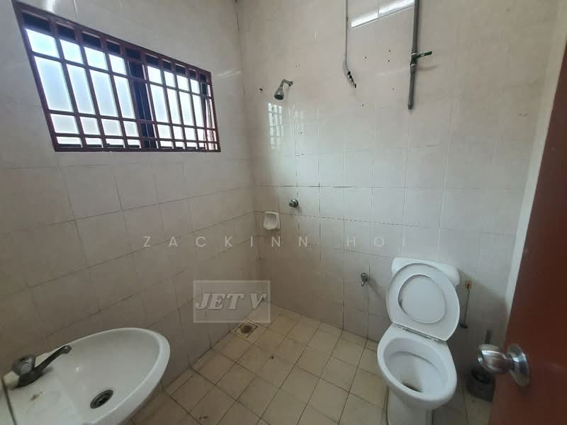 2-storey Terraced House for Rent in Bandar Bukit Tinggi (Klang) - Zackinn Hoi - Bathroom - PropertyGuru.com.my