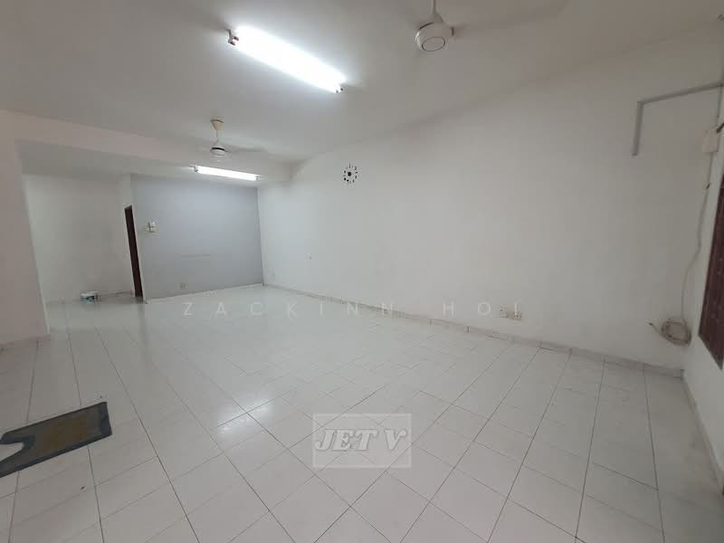2-storey Terraced House for Rent in Bandar Bukit Tinggi (Klang) - Zackinn Hoi - Living Room - PropertyGuru.com.my