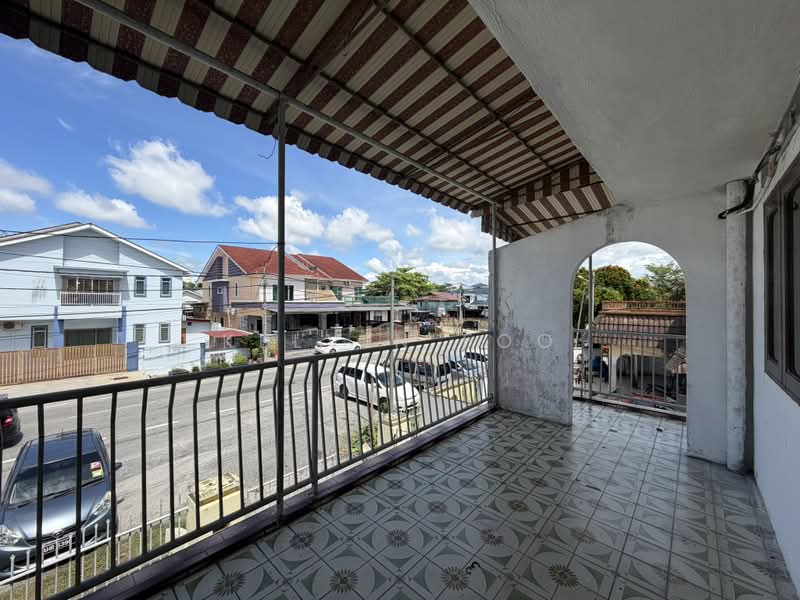 Semi-Detached House for Sale in Teluk Intan (Perak) - Kelvin Foo - Balcony - PropertyGuru.com.my