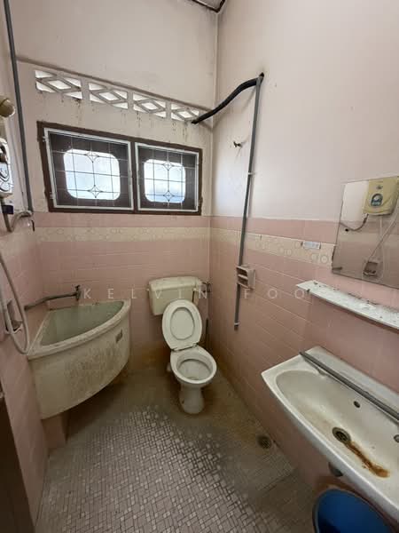 Semi-Detached House for Sale in Teluk Intan (Perak) - Kelvin Foo - Bathroom - PropertyGuru.com.my