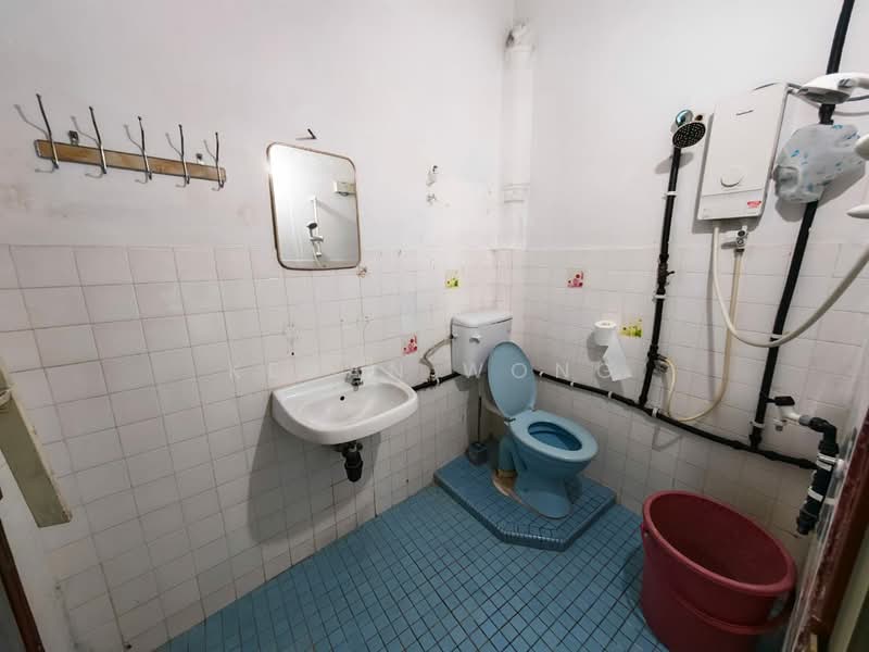 2-storey Terraced House for Sale in Taman Sri Gombak (Gombak) - Kevan Wong - Bathroom - PropertyGuru.com.my