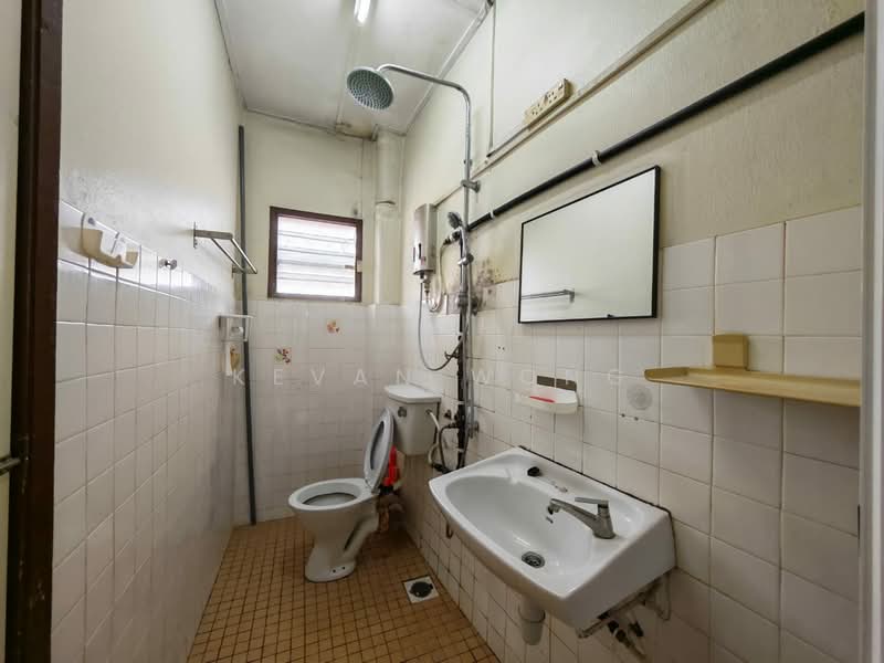 2-storey Terraced House for Sale in Taman Sri Gombak (Gombak) - Kevan Wong - Bathroom - PropertyGuru.com.my