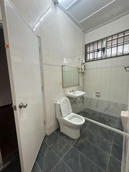 Rumah Berkembar untuk Disewa di Taman Perling (Perling) - Aiden Goh - Bathroom - PropertyGuru.com.my