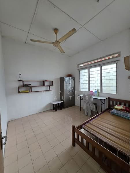 1-storey Terraced House for Sale in Taman Dusun Jaya (Semenyih) - Maznee Realtor - Bedroom - PropertyGuru.com.my