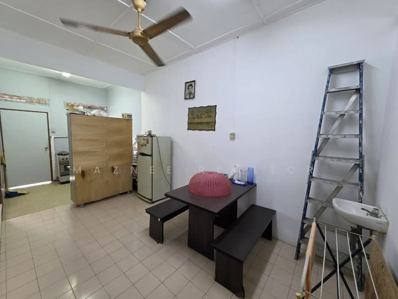 1-storey Terraced House for Sale in Taman Dusun Jaya (Semenyih) - Maznee Realtor - Kitchen - PropertyGuru.com.my