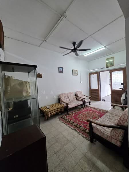 1-storey Terraced House for Sale in Taman Dusun Jaya (Semenyih) - Maznee Realtor - Living Room - PropertyGuru.com.my
