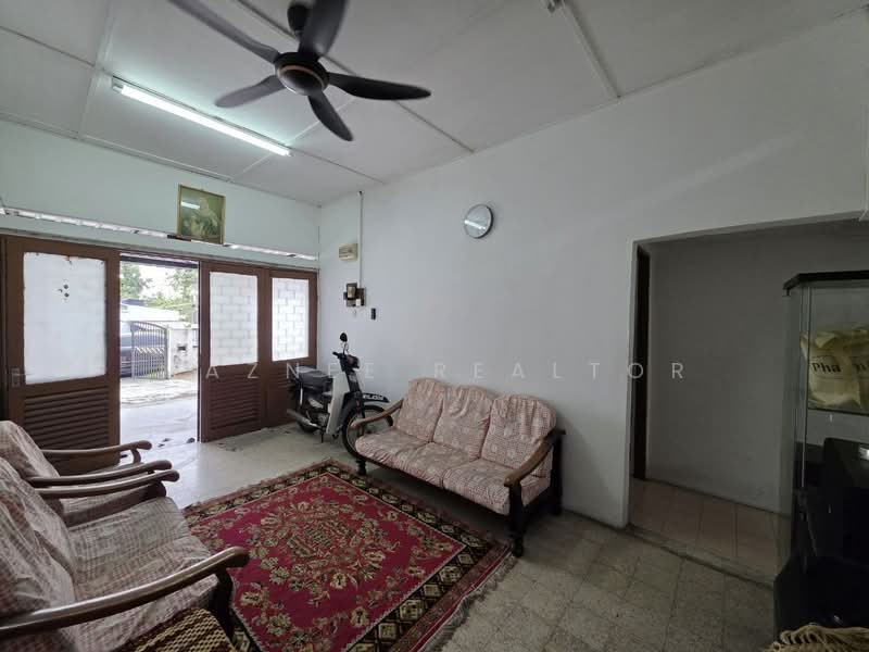 1-storey Terraced House for Sale in Taman Dusun Jaya (Semenyih) - Maznee Realtor - Living Room - PropertyGuru.com.my